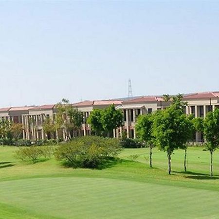 Lemon Tree Hotel, Tarudhan Valley, Manesar Gurgaon Ngoại thất bức ảnh