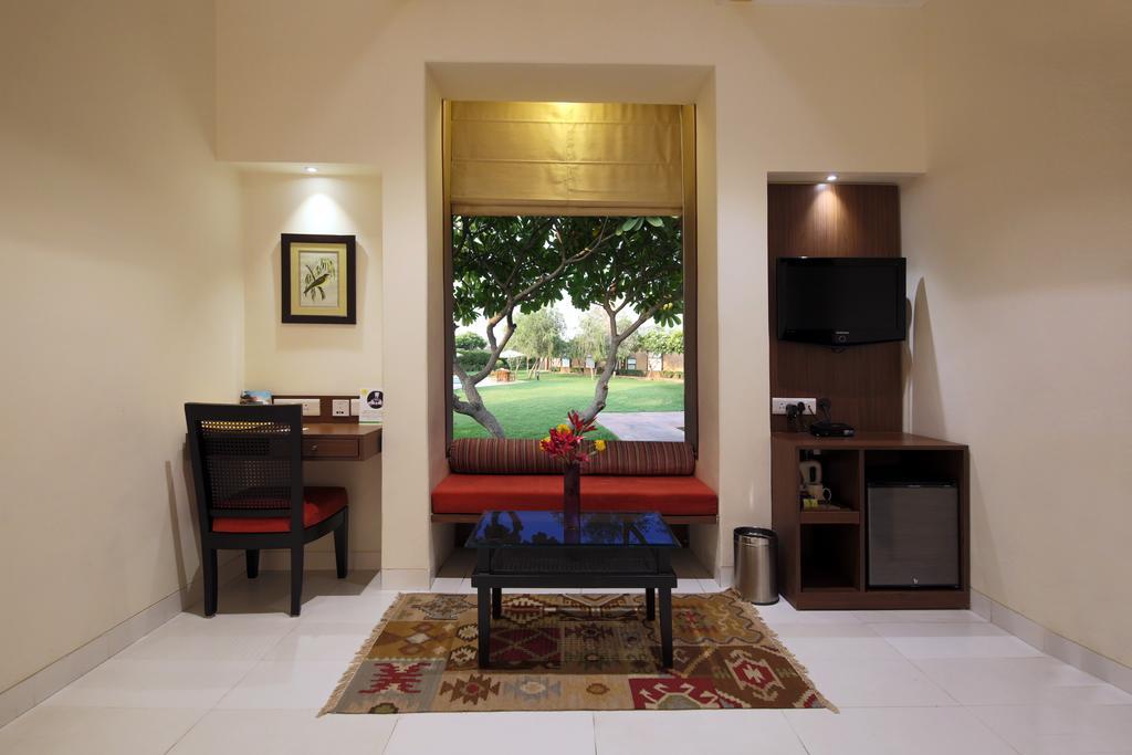 Lemon Tree Hotel, Tarudhan Valley, Manesar Gurgaon Ngoại thất bức ảnh