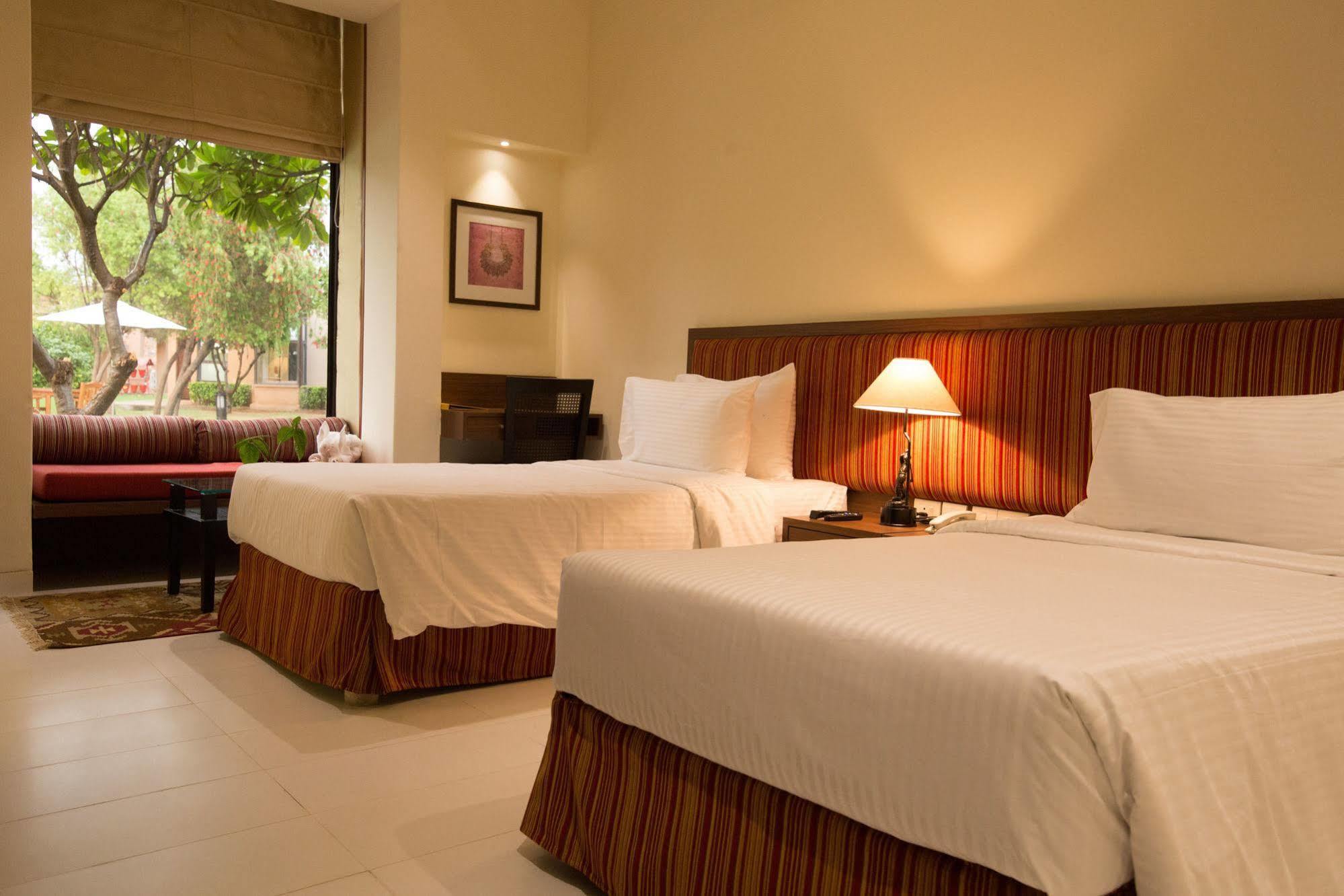 Lemon Tree Hotel, Tarudhan Valley, Manesar Gurgaon Ngoại thất bức ảnh