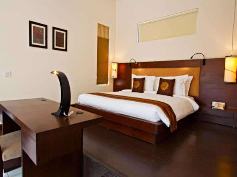 Lemon Tree Hotel, Tarudhan Valley, Manesar Gurgaon Ngoại thất bức ảnh