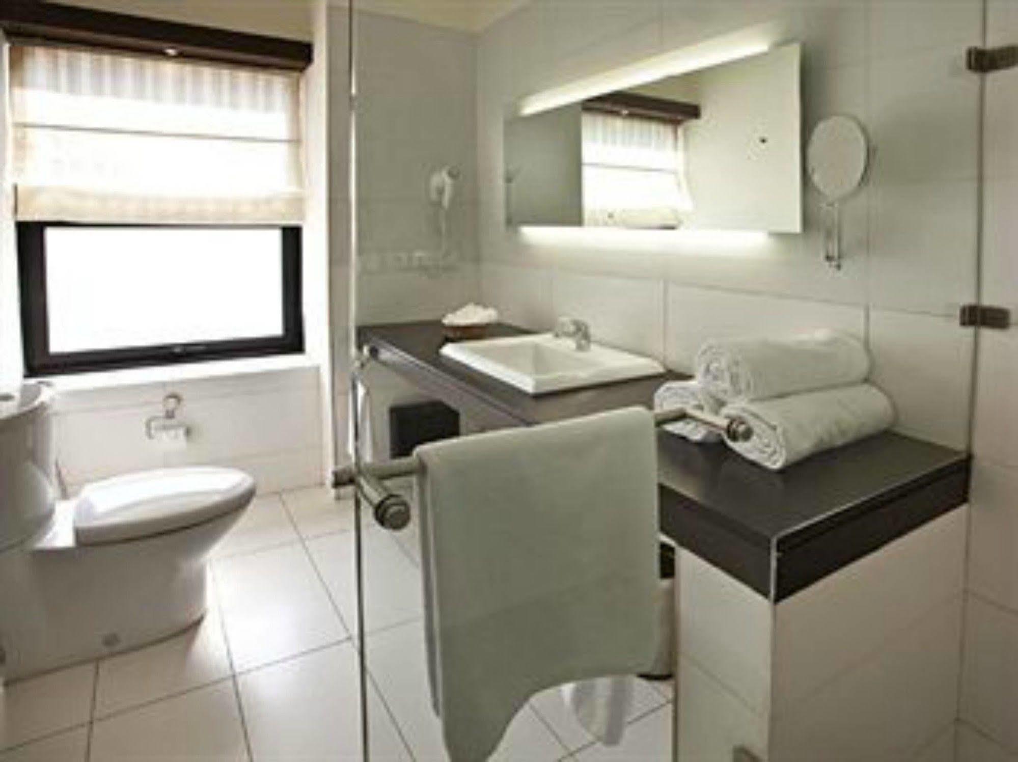Lemon Tree Hotel, Tarudhan Valley, Manesar Gurgaon Ngoại thất bức ảnh