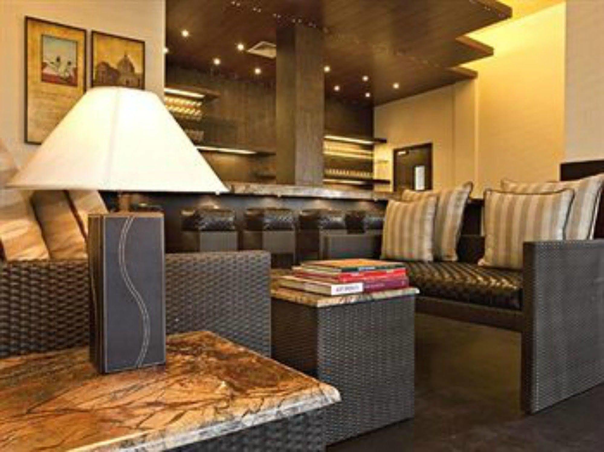 Lemon Tree Hotel, Tarudhan Valley, Manesar Gurgaon Ngoại thất bức ảnh