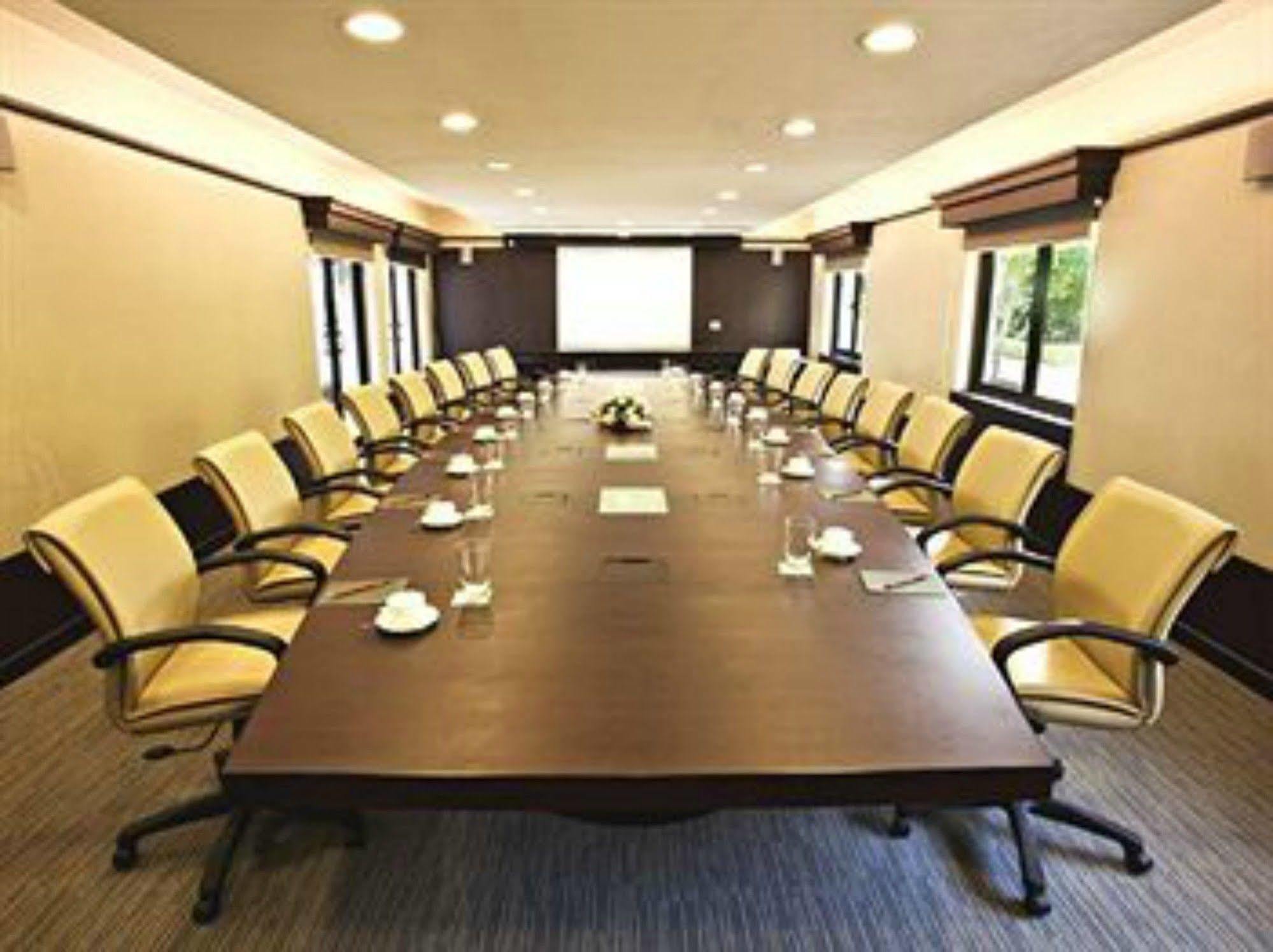 Lemon Tree Hotel, Tarudhan Valley, Manesar Gurgaon Ngoại thất bức ảnh