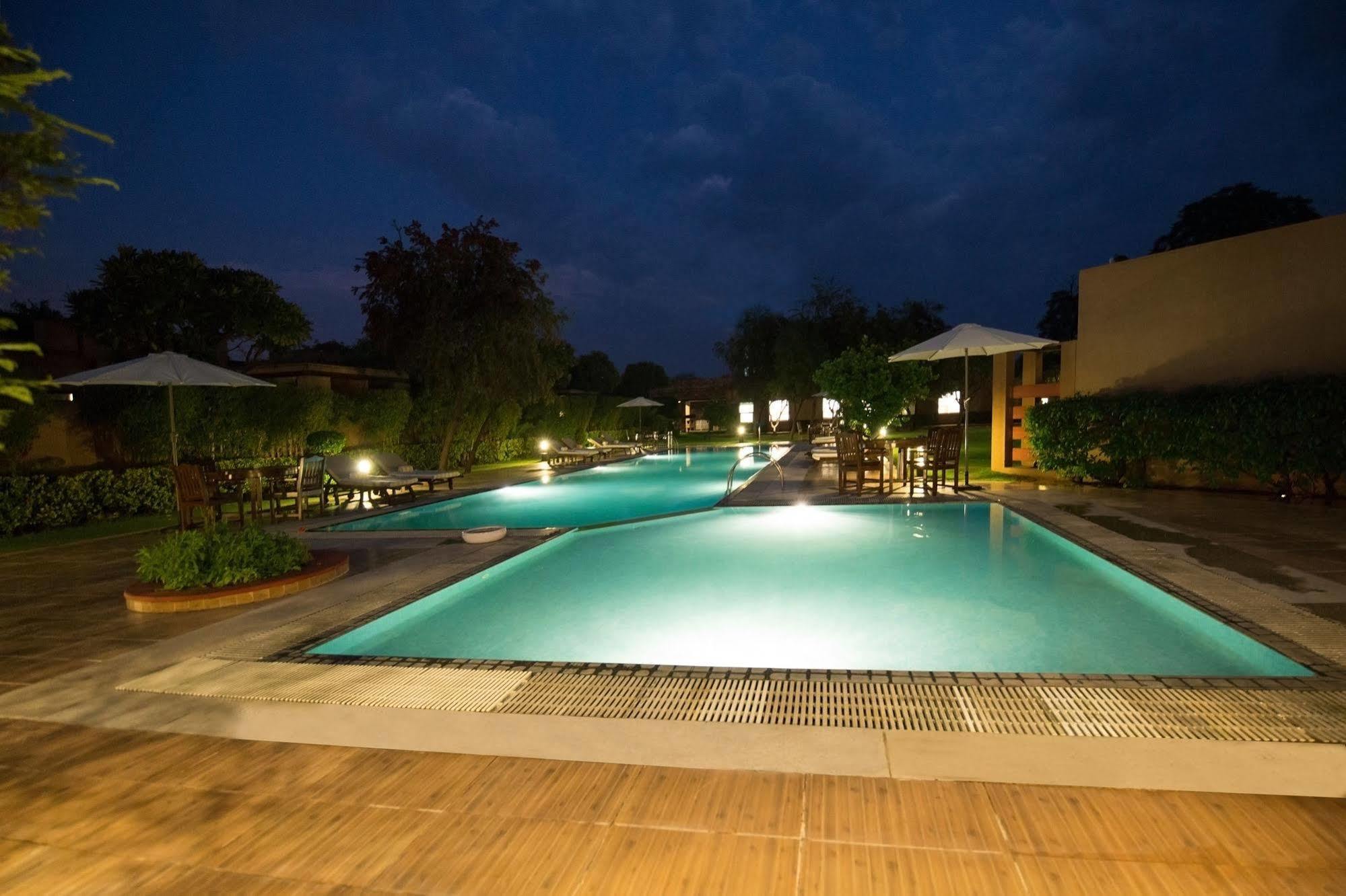 Lemon Tree Hotel, Tarudhan Valley, Manesar Gurgaon Ngoại thất bức ảnh