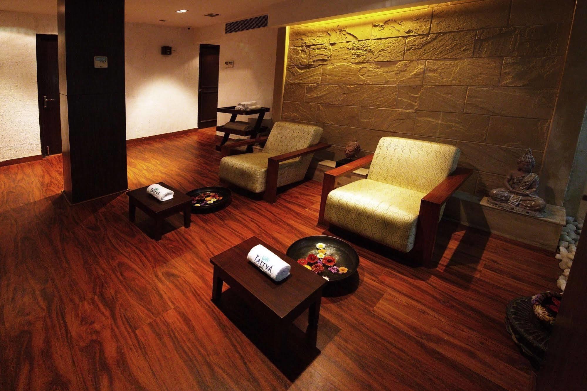 Lemon Tree Hotel, Tarudhan Valley, Manesar Gurgaon Ngoại thất bức ảnh