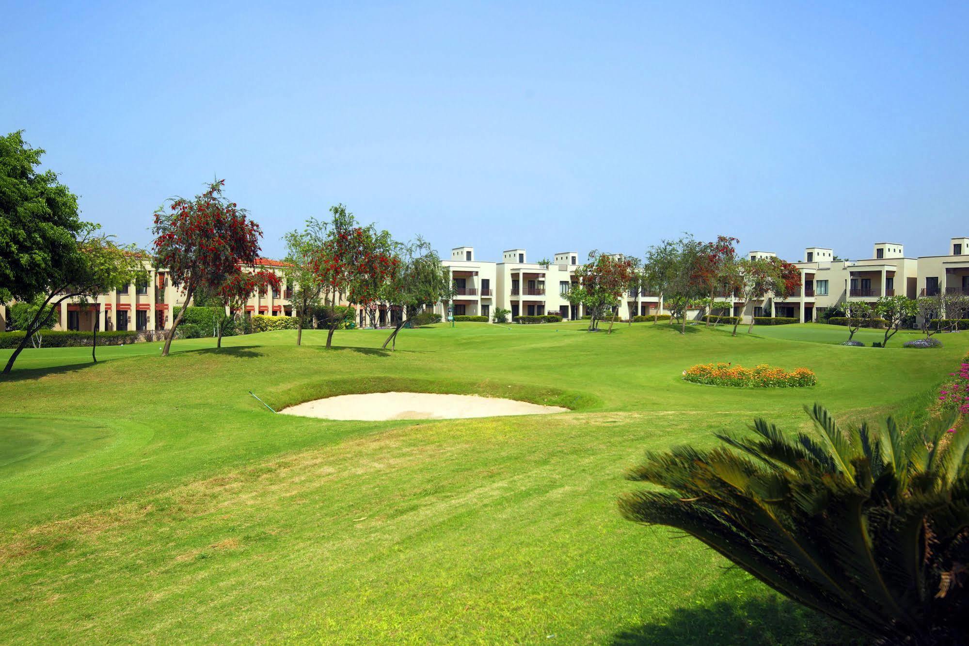 Lemon Tree Hotel, Tarudhan Valley, Manesar Gurgaon Ngoại thất bức ảnh