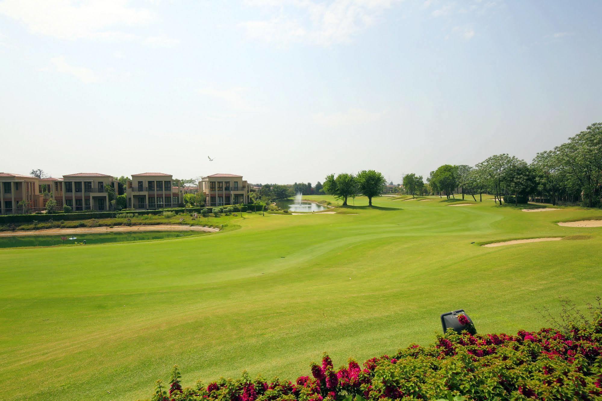 Lemon Tree Hotel, Tarudhan Valley, Manesar Gurgaon Ngoại thất bức ảnh